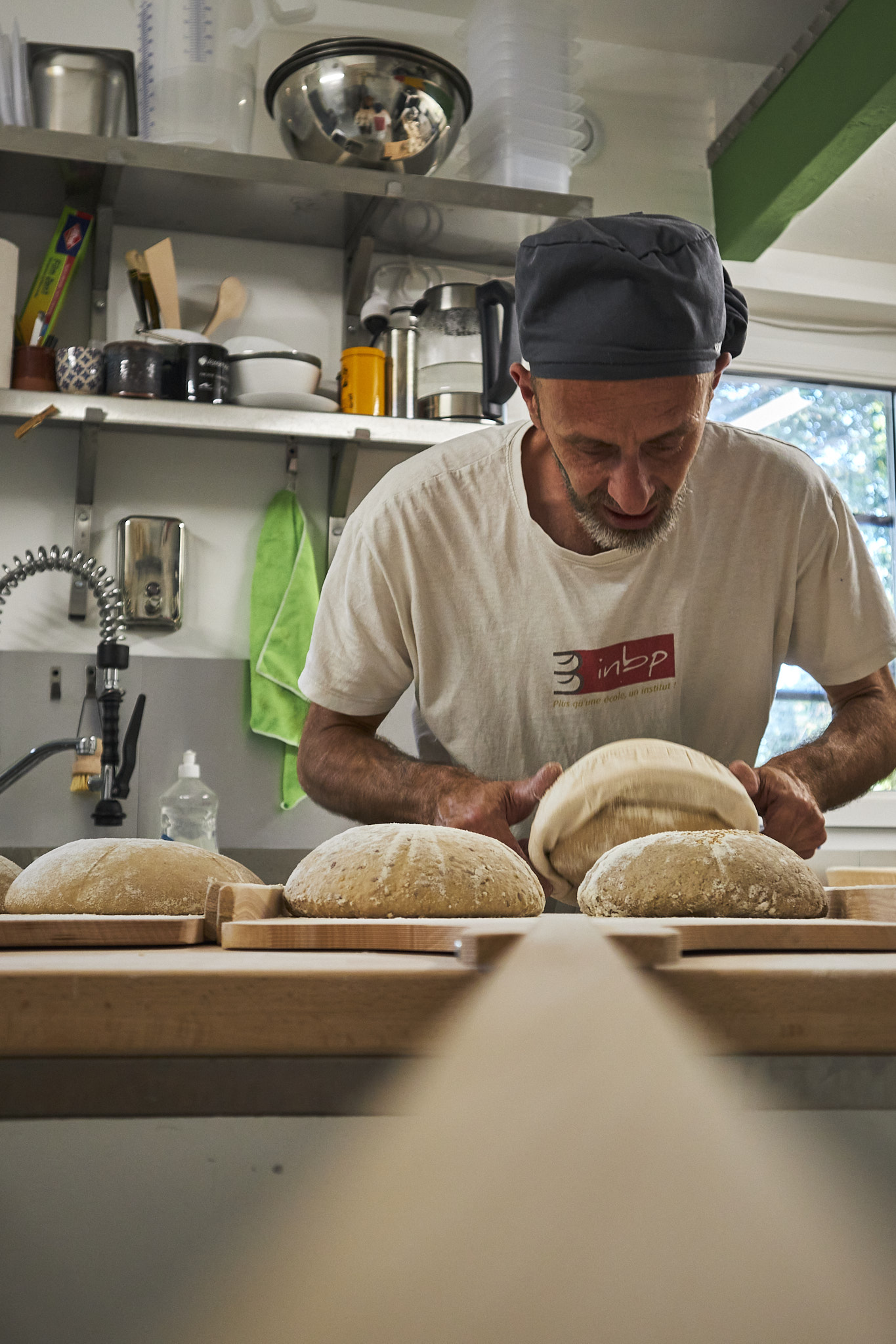 Enfournement - Boulangerie au levain Guérande, La Baule - La Mie de La Terre